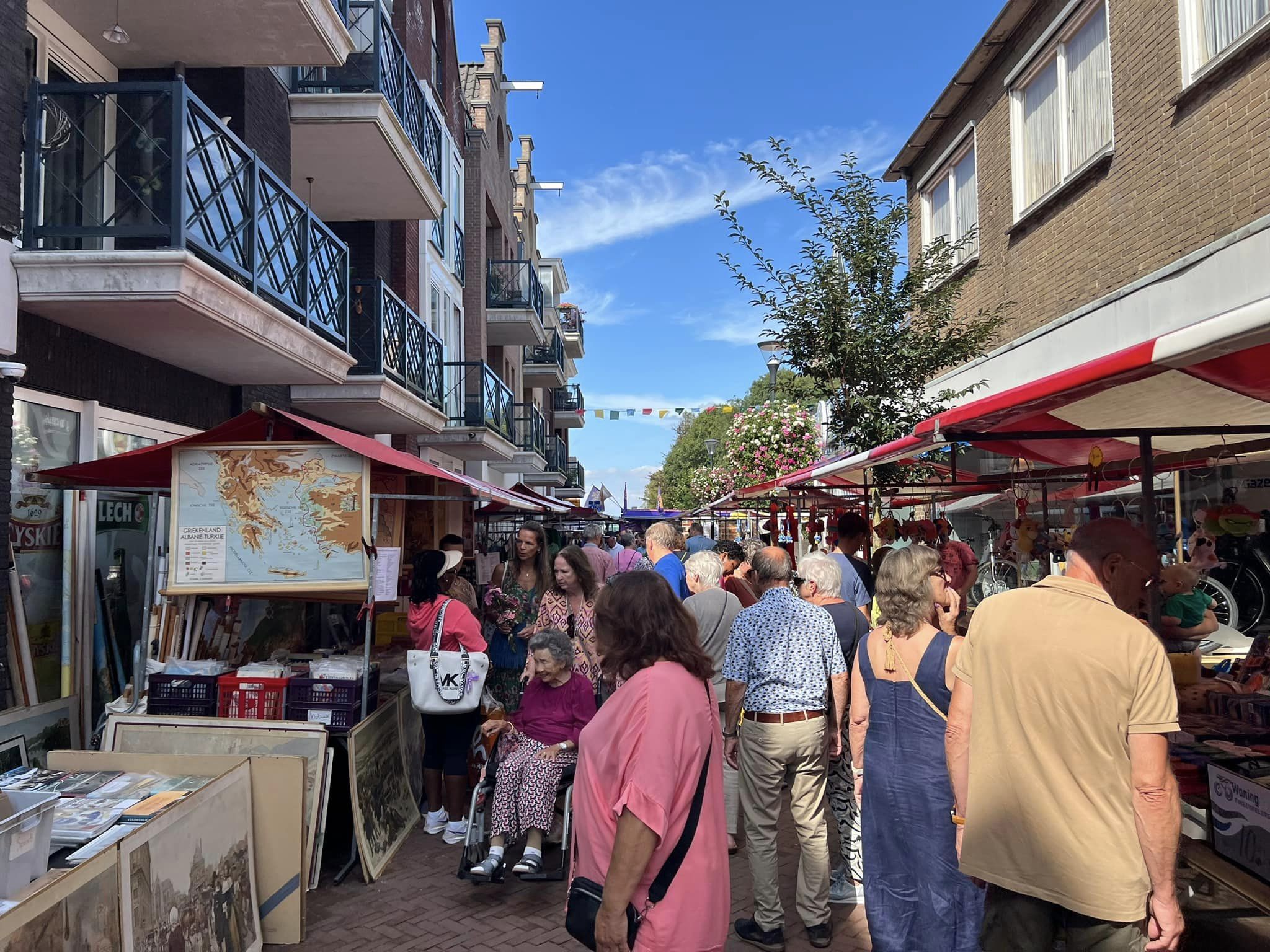 Gezellige en zonovergoten braderie